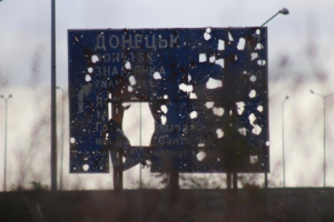 На Донетчине пуля залетела в окно жилого дома: ранена женщина