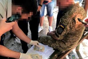 В Киеве за взятки и вымогательство задержан работник кадрового центра ВСУ