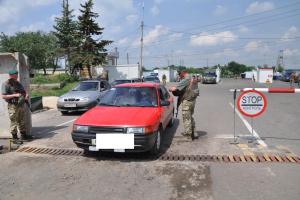 В КПВВ "Новотроицкое" женщина на Chevrolet совершила умышленный наезд на пограничника