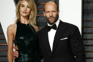 Актер Джейсон Стейтем женится на супермодели: названа дата свадьбы