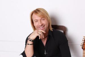 Олег Винник спел "Мурку" на немецком языке