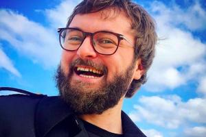 Дерзкое нападение: В Киеве избили фронтмена поп-группы DZIDIZO