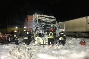 В Николаеве при тушении грузовика Volvo спасатели обнаружили тело сгоревшего водителя