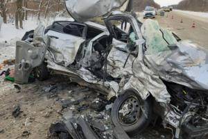 Груда металла и 4 погибших: под Харьковом столкнулись иномарка и микроавтобус