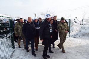 Председатель ОБСЕ посетил КПВВ "Станица Луганская"