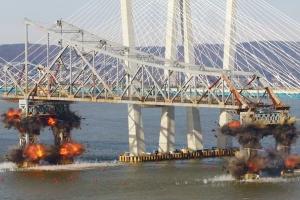 В Нью-Йорке взорвали исторический мост Tappan Zee через Гудзон