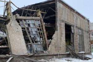 В Горловке обрушилась стена одного из цехов машзавода: не известна судьба слесаря