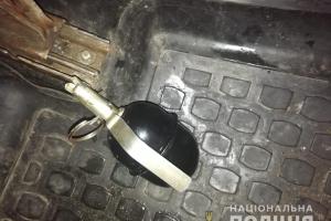 "Никто никуда не едет! С Новым годом!": На Киевщине пьяный хулиган метнул гранату в салон такси