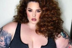 Модель plus-size Тесс Холлидей показала, как тренируется в спортзале