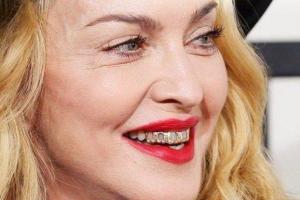 Мадонна кардинально сменила имидж, превратившись в жгучую брюнетку