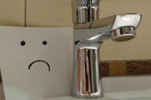 Жители Лисичанска остались без воды: график подвоза воды в районы, где прекращено водоснабжение