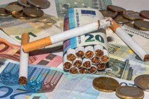 В Украине ощутимо взлетят цены на сигареты: на сколько "похудеют" кошельки курильщиков