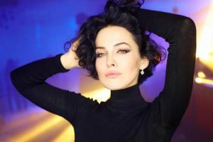 "Богиня": Сексуальная Даша Астафьева очаровала поклонников "золотой" фотосессией