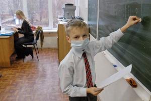 С кашлем, насморком и температурой можно ходить в школу и детсад: пояснение Супрун