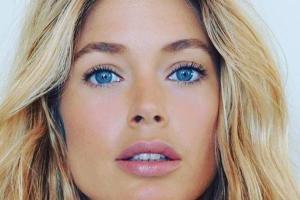 Супермодель Даутцен Крез полностью обнажилась для черно-белой фотосессии