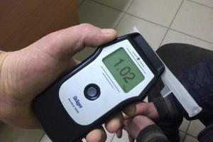 В Рубежном полиция задержала пьяного водителя, который "летал" по ночному городу: в авто нашли амфетамин