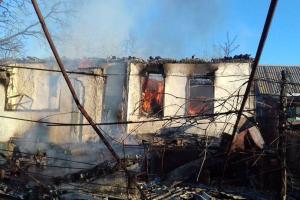 На Луганщине боевики прицельно обстреляли мирные поселки: мины разрывались прямо в домах