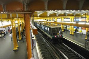 Нападение в парижском метро: мужчине плеснули в лицо кислотой