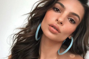 Модель Эмили Ратаковски снялась топлес в откровенной фотосессии для журнала Love Magazine