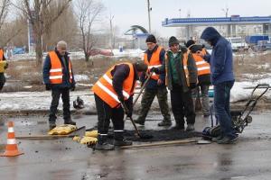"Заявляли - делаем": В Северодонецке начали ремонт наиболее аварийных участков дорог