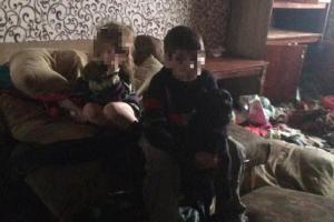 В Рубежном полиция и соцслужба забрала четырех детей у неблагополучной матери