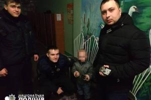 В Лисичанске пьяная бабушка выгнала из дома своего 4-летнего внука: полиция разыскала мальчика