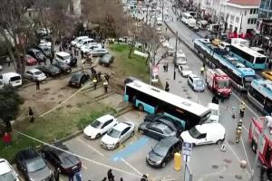 В Стамбуле автобус влетел в толпу пешеходов: есть пострадавшие