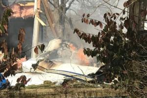 В США самолет Piper упал на жилой дом: погиб пилот