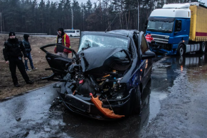 В Киеве в результате лобового столкновения фуры и Chevrolet пострадали 5 человек