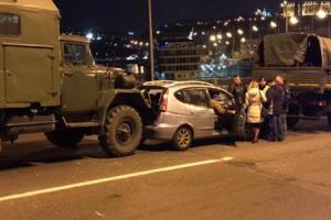 В Киеве военный грузовик протаранил Chevrolet