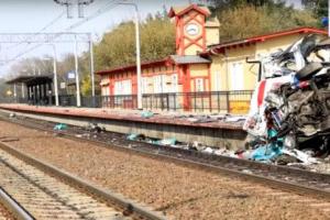В Польше поезд раздавил карету скорой помощи: есть жертвы