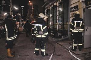 В Киеве ночью горел маникюрный салон, расположенный в подвале жилого дома