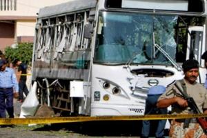 Показательная казнь: в Пакистане боевики напали на автобус и расстреляли пассажиров