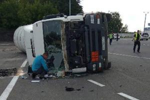ДТП в Винницкой области: перевернулся MAN с взрывоопасным веществом