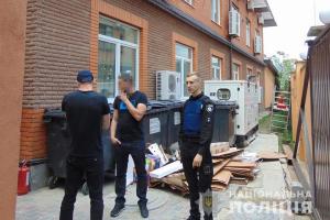 В Киеве на отель напала группа людей в балаклавах: есть задержанные и пострадавшие