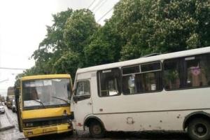 Во Львове в результате столкновения двух маршруток пострадали 5 человек