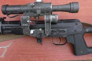 В ГПУ показали снайперскую винтовку и реактивный огнемет российского производства, найденные на Донбассе