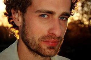 Смертельный прыжок с моста: Американский актер попрощался в сети и покончил с собой