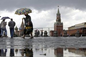 Ливни, грозы, град, затопленные улицы и поваленные деревья: погода преподнесла "сюрприз" жителям Москвы