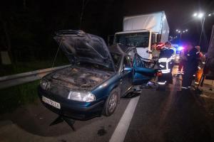 Под Киевом грузовик MAN смял легковой автомобиль: есть пострадавшие