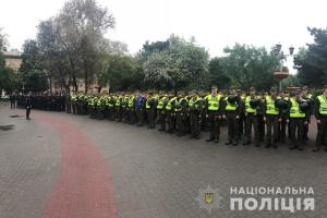 В Киеве на акции "Никто не забыт, ничто не забыто" произошел первый конфликт
