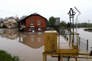 На Прикарпатье спасатели ликвидируют последствия непогоды