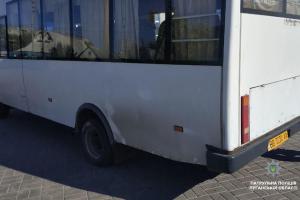 "Шину могло разорвать во время движения": В Лисичанске патрульные задержали неисправную маршрутку