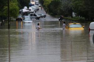 В Турции проливные дожди вызвали наводнение: 3 человека погибли