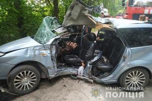 Смертельное ДТП в Тернополе: авто влетело в дерево, погибли 2 человека