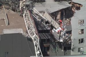 В США строительный кран упал на жилой дом: есть жертвы