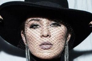 "Козий движ": Певица MARUV с рогами дала жару на "Муз-ТВ" в Москве