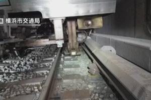 В Японии сошел с рельсов поезд метро: в составе было более 100 пассажиров