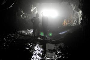 Сидят на глубине 700 м: В Луганской области бастуют шахтеры