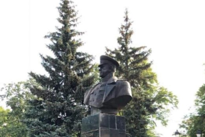 В Харькове восстановили свергнутый памятник Жукову